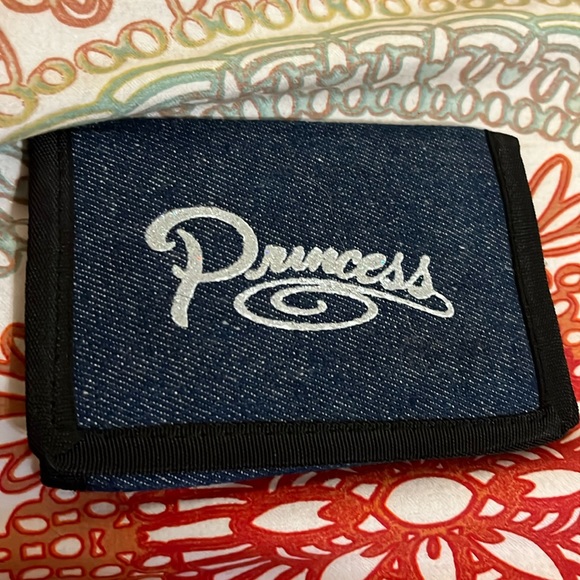 Princess Wallet - Picture 1 of 4